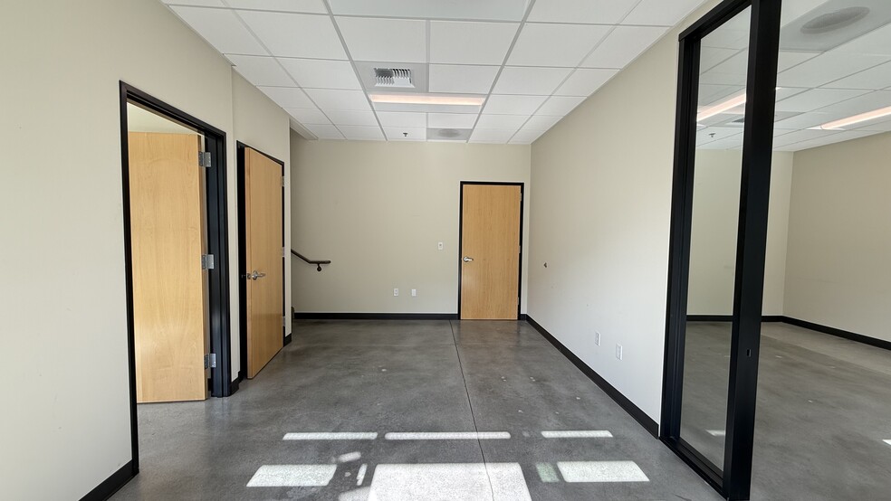 More Photos Of 29601-29607 Agoura Rd, Agoura Hills Unknown For Lease