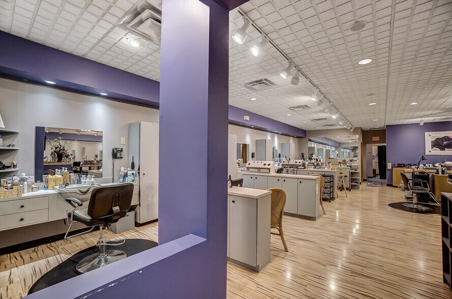 More Photos Of 805 S Dixie Dr, Vandalia General Retail For Sale