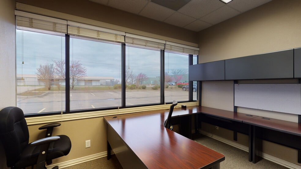 More Photos Of 2501 SW Aviation St, Bentonville Loft Creative Space For Lease