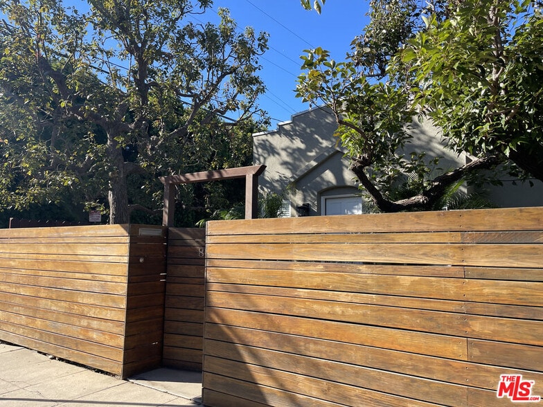 More Photos Of 817 Broadway St, Venice Multifamily For Sale