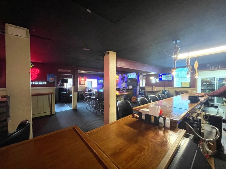 More Photos Of 2521 Waynesburg Dr SE, Canton General Retail For Sale