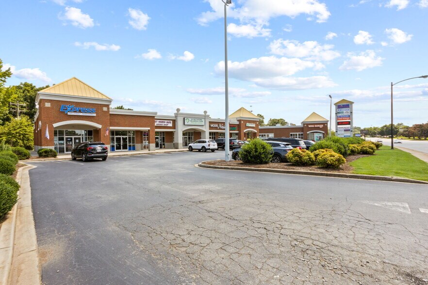 More Photos Of 3016 N Main St, Anderson Storefront Retail Office For Lease