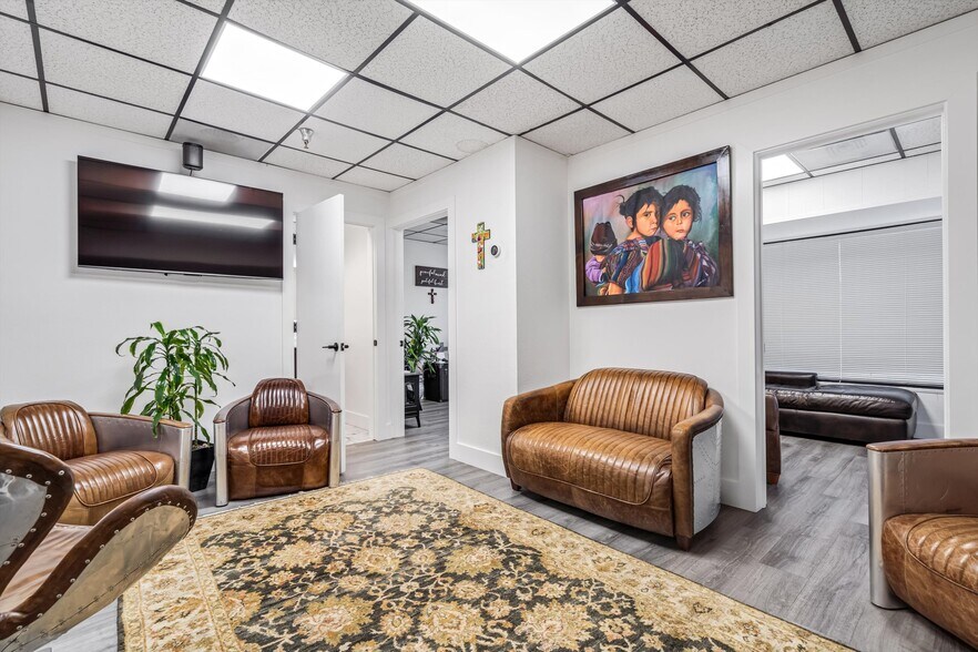 More Photos Of 6640 Redwood Dr, Rohnert Park Office For Sale