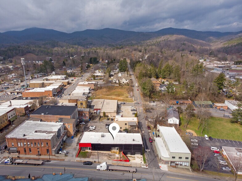 More Photos Of 37 N Broad St, Brevard Storefront Retail Office For Lease