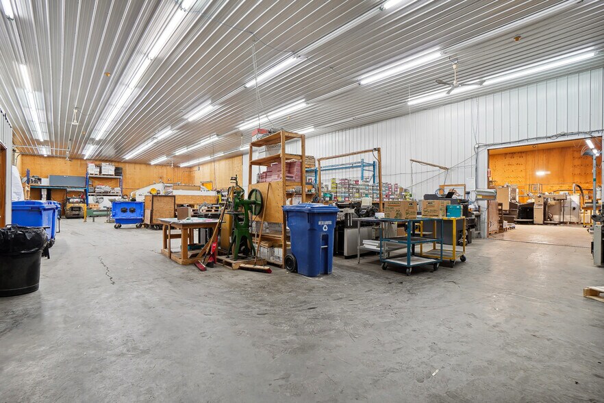 More Photos Of 717 St Saint-Pierre S, Joliette Manufacturing For Lease