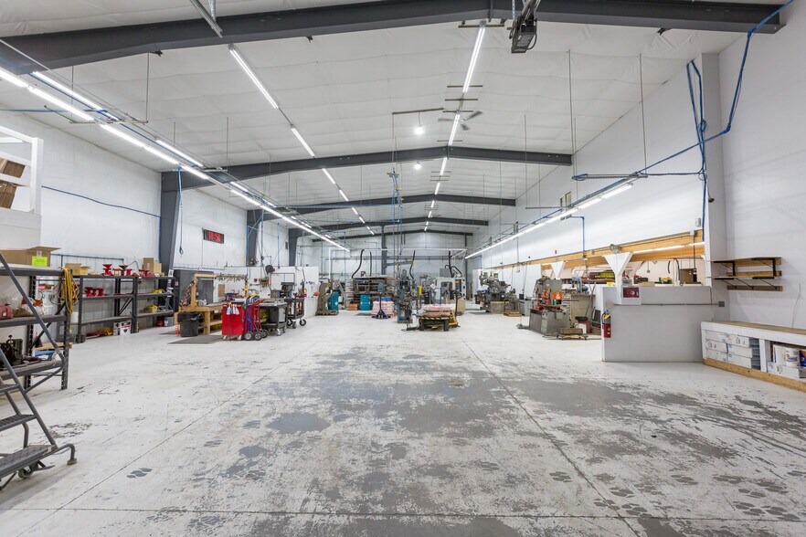 More Photos Of 497 Stevensville Airport Rd, Stevensville Warehouse For Sale