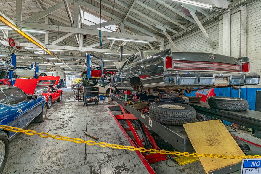 More Photos Of 242 W Commonwealth Ave, Fullerton Auto Repair For Sale