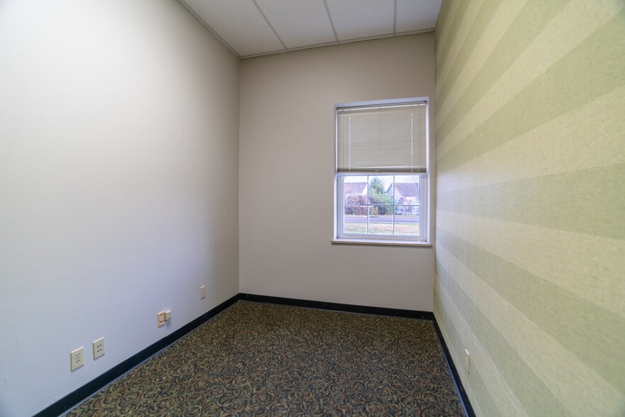 More Photos Of 3801-3837 Vaile Ave, Florissant General Retail For Lease