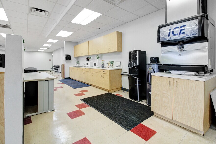 More Photos Of 895 SW 30th Ave, Pompano Beach Office For Lease