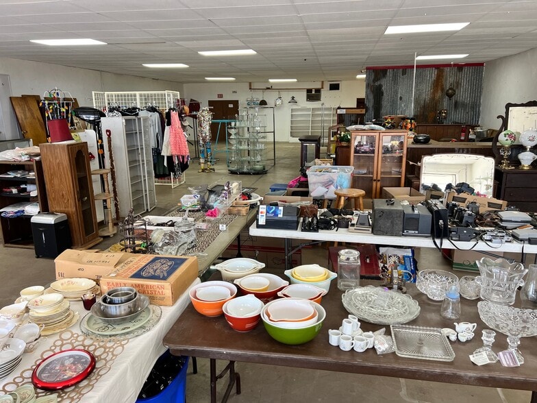 More Photos Of 106 Main St, Hooks Storefront Retail Office For Sale