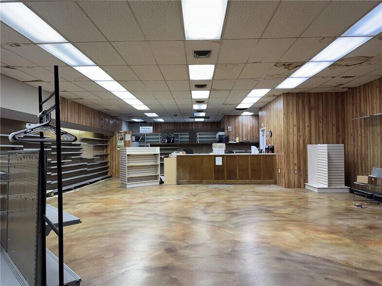 More Photos Of 19390 Highway 43, Mount Vernon Office For Sale