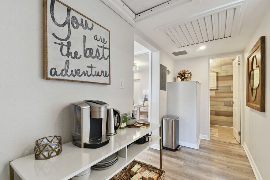 More Photos Of 3019 W Azeele St, Tampa Loft Creative Space For Sale