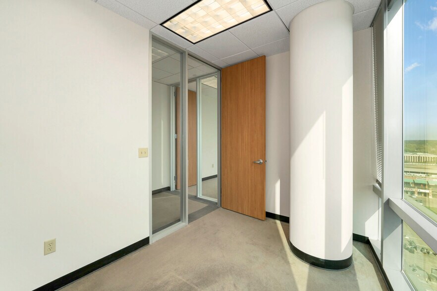 More Photos Of 9999 Bellaire Blvd, Houston Medical For Lease