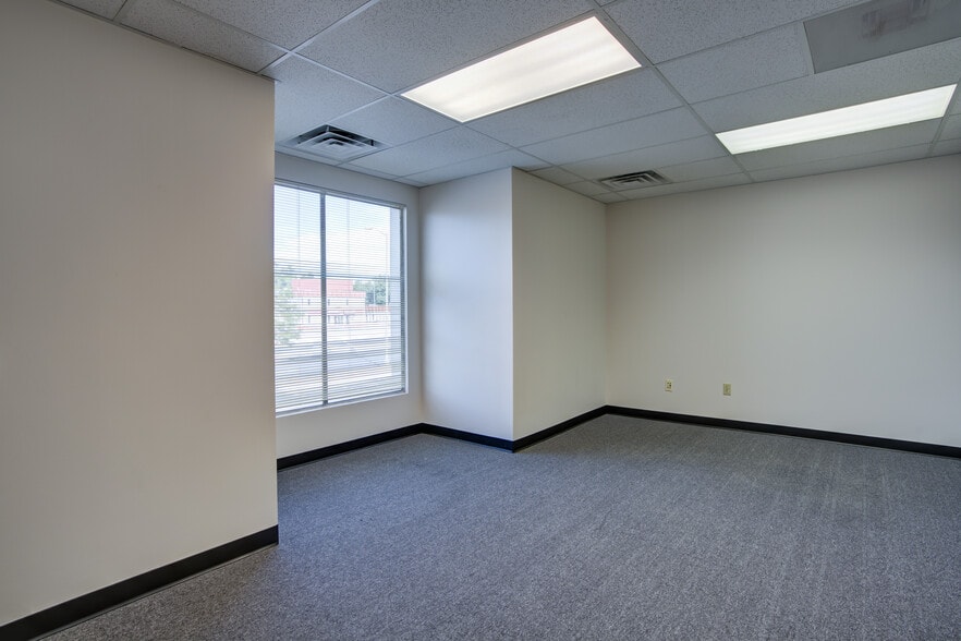 More Photos Of 225 S Academy Blvd, Colorado Springs Office For Sale
