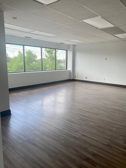 More Photos Of 1680-1690 Woodward Dr, Ottawa Office For Lease