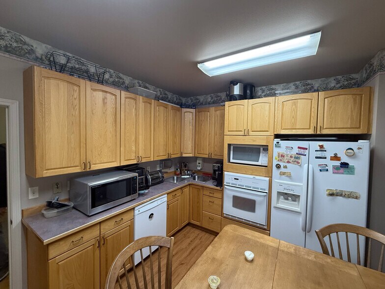 More Photos Of 811 NW 12th St, Fruitland Medical For Sale