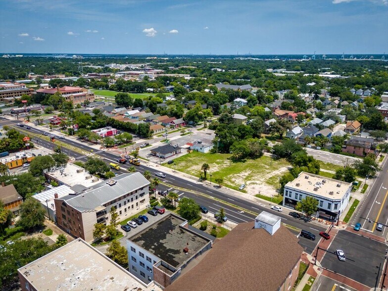 More Photos Of 20 E 9th St, Jacksonville Freestanding For Lease