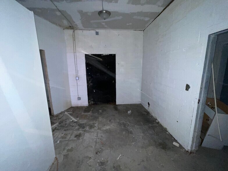More Photos Of 1706 Hayden Ave, East Cleveland Auto Dealership For Sale