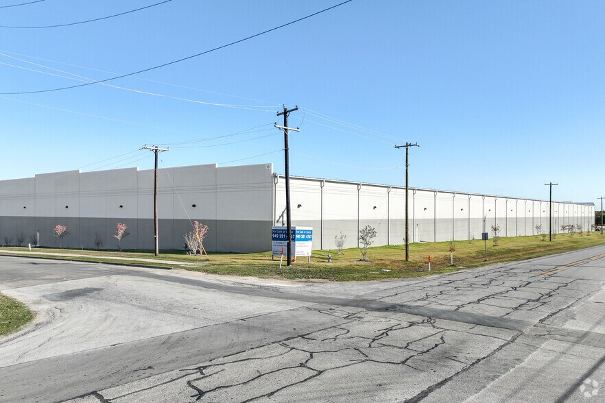 More Photos Of 901 S 2nd Ave, Mansfield Warehouse For Lease