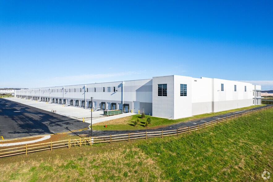 More Photos Of 1000 Carson Ct, Palmer Township Distribution For Lease
