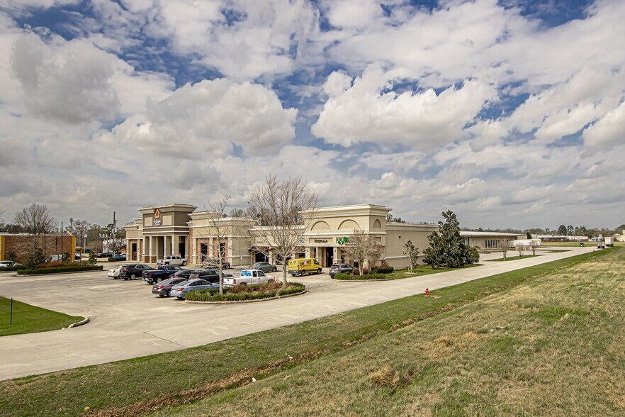 More Photos Of 810 W Highway 30, Gonzales Warehouse For Lease