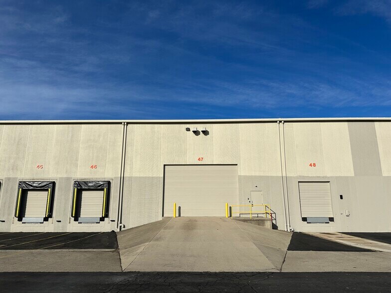 More Photos Of 2302 Wright Brothers Ave, Columbus Warehouse For Lease