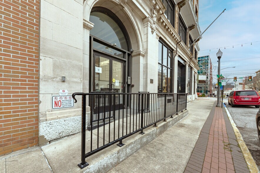 More Photos Of 700 Market St, Parkersburg Office For Lease