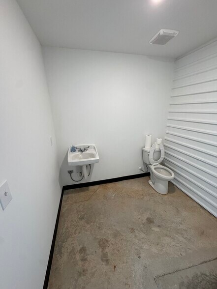 More Photos Of 100 Park Place Way, Carrollton Industrial For Sale