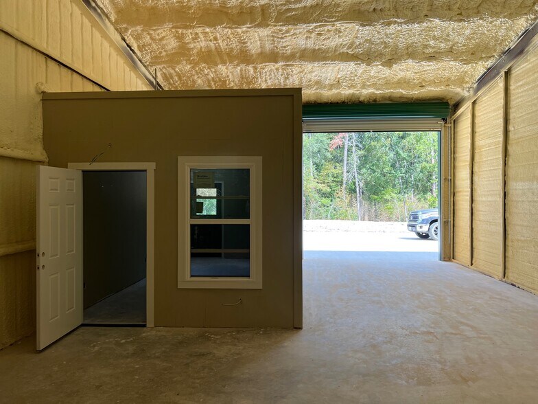 More Photos Of 2024 S. John Redditt, Lufkin Light Manufacturing For Lease