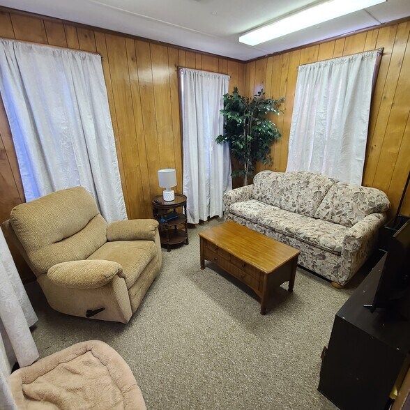 More Photos Of 70581 Colerain Rd, Bridgeport Specialty For Lease