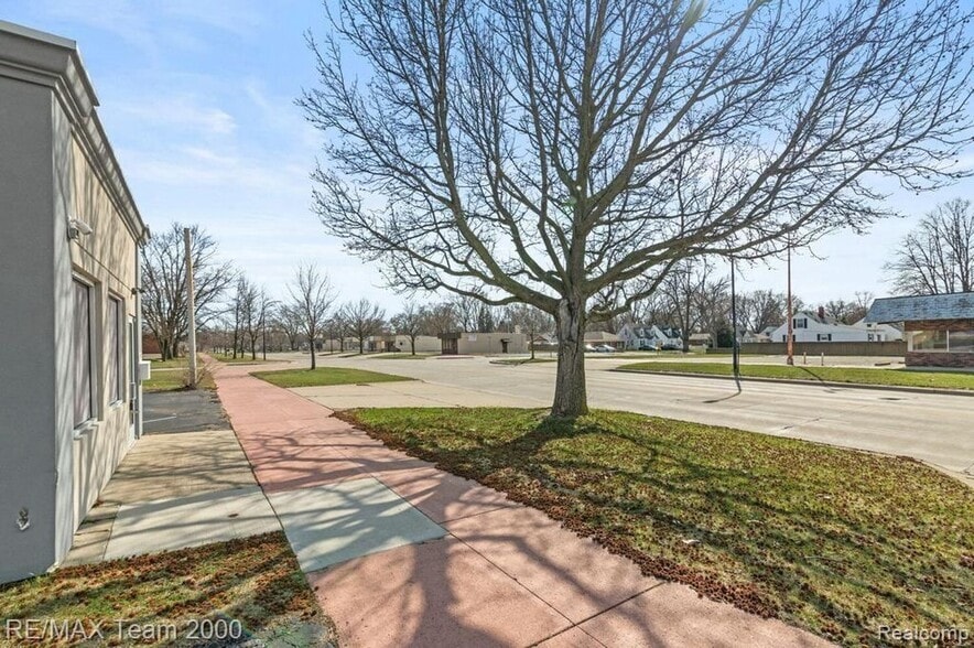 More Photos Of 5153 S Beech Daly St, Dearborn Heights Freestanding For Lease
