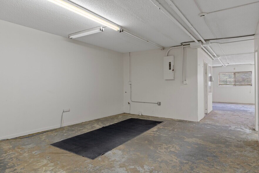 More Photos Of 377 Highway 40 W, Inglis Flex For Lease
