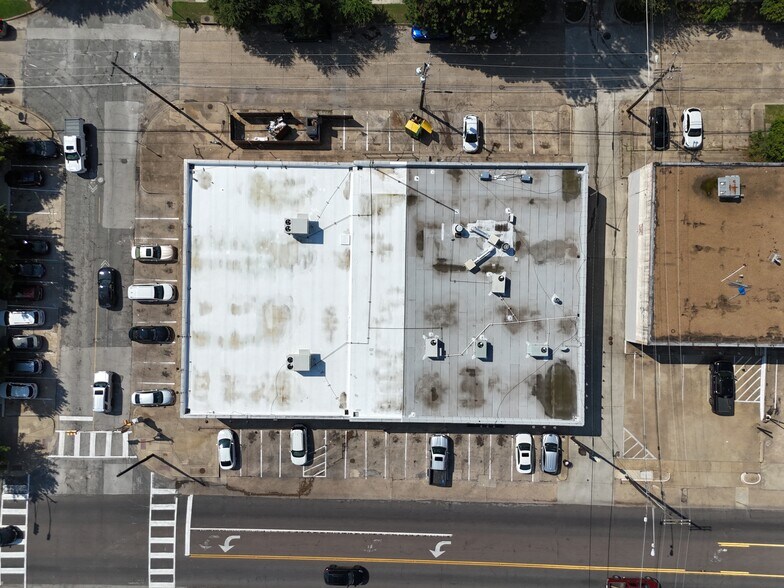 More Photos Of 1400 W Davis St, Dallas Storefront For Sale