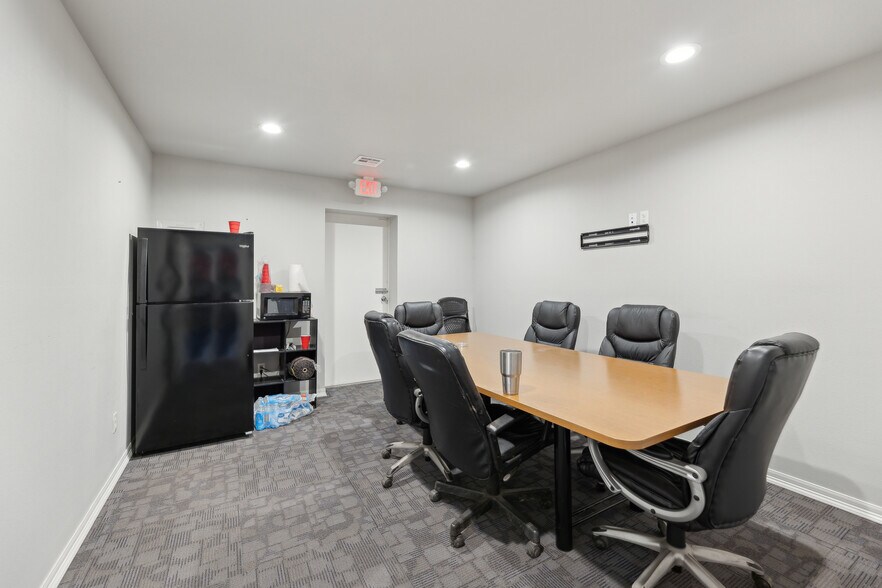 More Photos Of 4151 N Wood Dr, Okmulgee Service For Sale