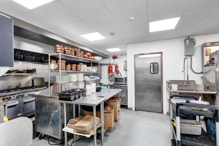 More Photos Of 93 Elm St, Old Saybrook Restaurant For Sale