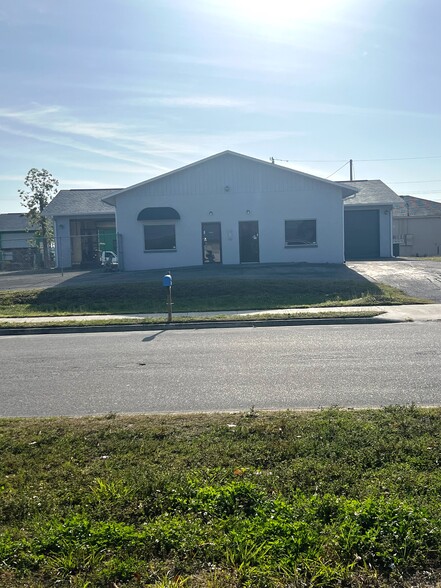 Primary Photo Of 2719 SW 8th Pl, Cape Coral Flex For Lease