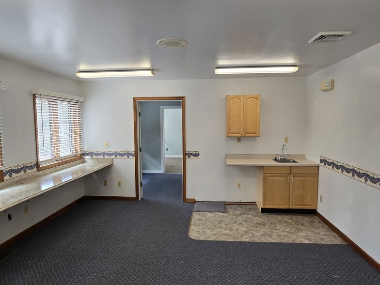 More Photos Of 237 US-206, Sandyston Medical For Sale