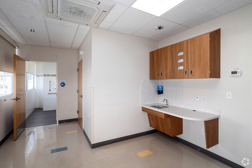 More Photos Of 8015-8021 Frankford Ave, Philadelphia Medical For Lease