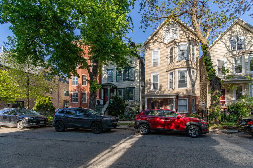 More Photos Of 3047 N Clifton Ave, Chicago Apartments For Sale