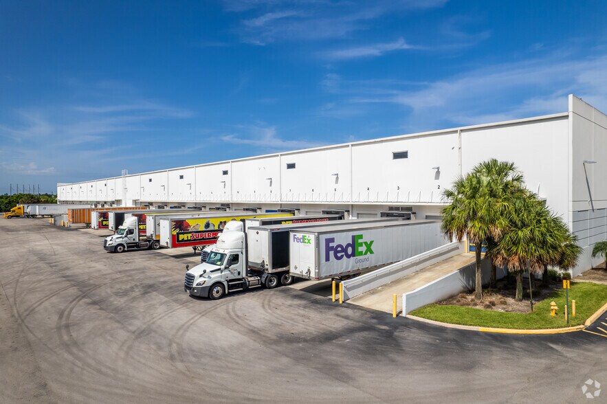 More Photos Of 3501 Burris Rd, Davie Distribution For Lease