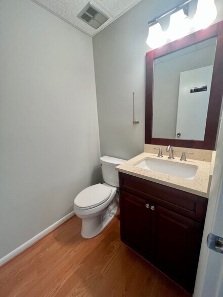 More Photos Of 2555-2575 Chain Bridge Rd, Vienna Medical For Sale