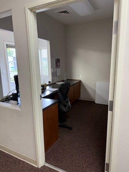 More Photos Of 935 Town Centre Dr, Medford Medical For Lease