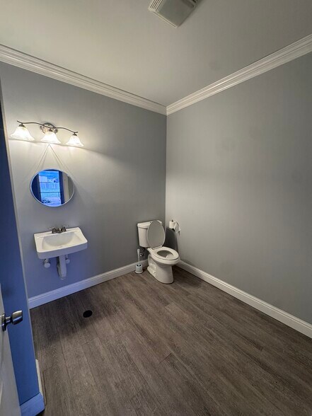 More Photos Of 2225 Kingston St, Kenner Light Distribution For Sale