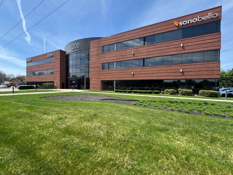 More Photos Of 200 Crossings Blvd, Warwick Office For Lease