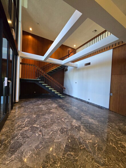 More Photos Of 16750 Schoenborn St, North Hills Flex For Sale