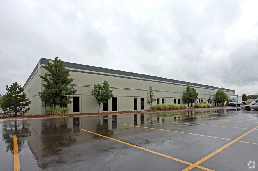 More Photos Of 29031-29045 Airport Dr, Romulus Unknown For Lease