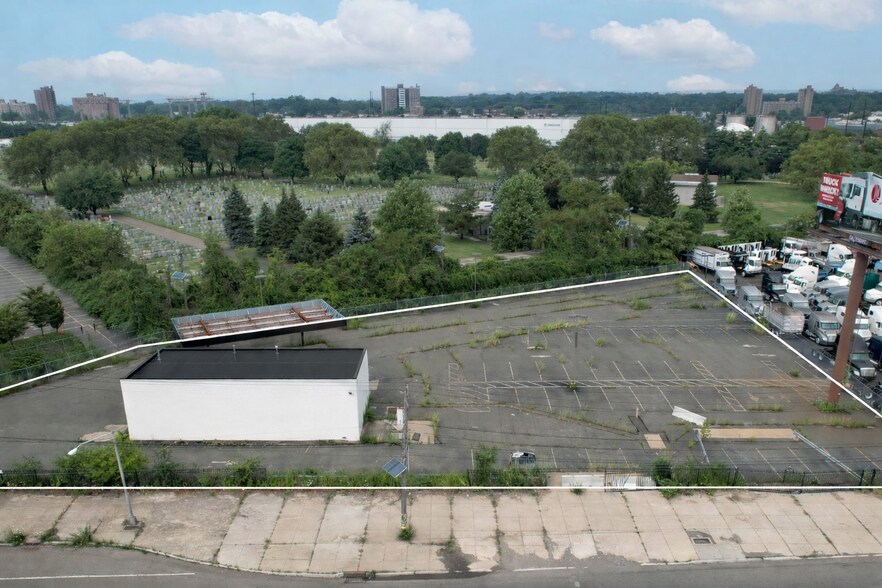 More Photos Of 136-160 Carnegie Ave, Newark Land For Lease