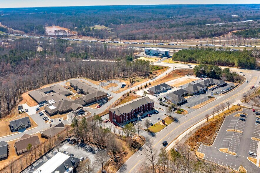 More Photos Of 195 Country Club Dr, Stockbridge Hotel For Sale