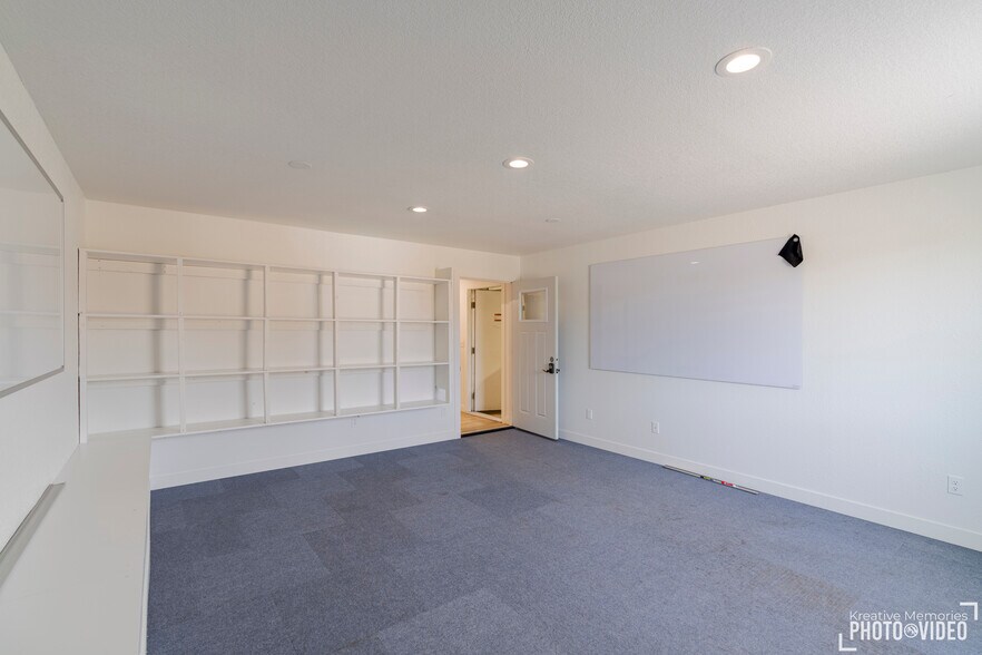 More Photos Of 612 Sinclair St, Gillette Industrial For Sale