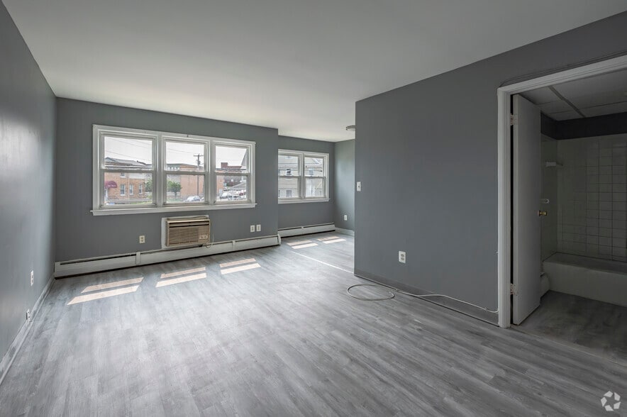 More Photos Of 191 Oak St, Bridgeport Apartments For Sale